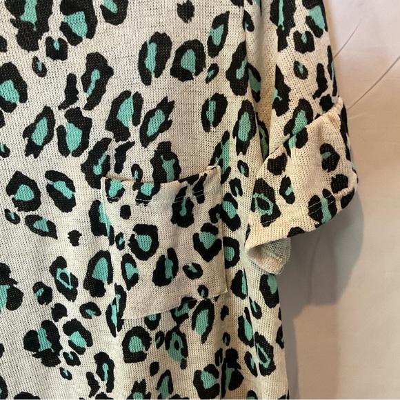 Hopely Women’s Short Sleeve Light Blue Leopard Print Waffle Knit Size Large - Picture 7 of 13